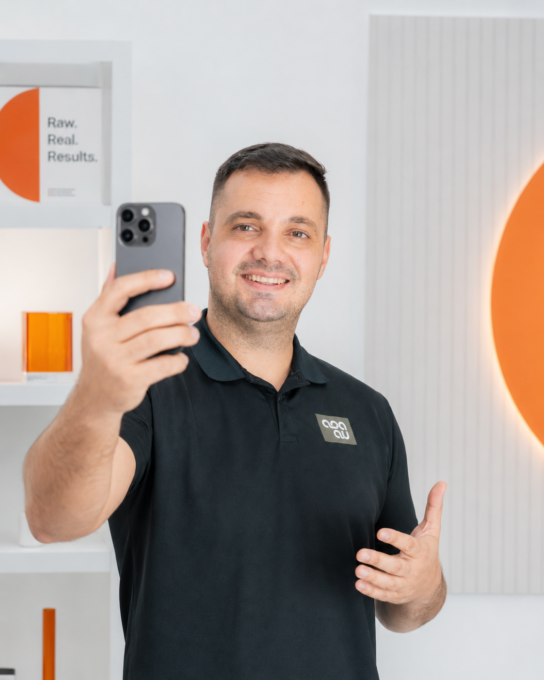 Haris Memić snima video telefonom
